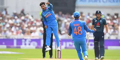 குல்தீப் சுழலில் மிரண்டது இங்கிலாந்து : இந்தியாவுக்கு 269 இலக்கு !