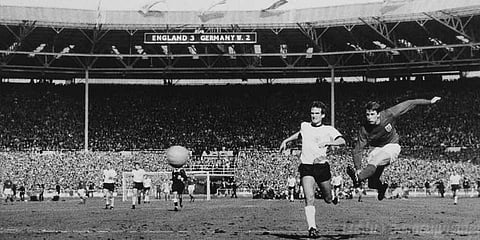 கால்பந்தாட்ட ரசிகர்களே ! இன்றைய நாளை 'டைரியில்' குறிச்சு வெச்சுக்கோங்க