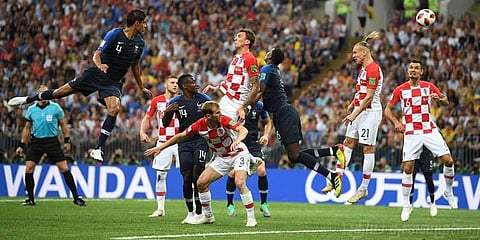 முன்னிலையில் பிரான்ஸ் அணி - இரண்டாம் பாதியில் பதிலடி கொடுக்குமா குரேஷியா?