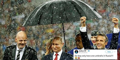 ‘ஒரு குடையால் எல்லாமே மாறிப் போனது’ - புதினை வச்சு செய்த நெட்டிசன்கள்