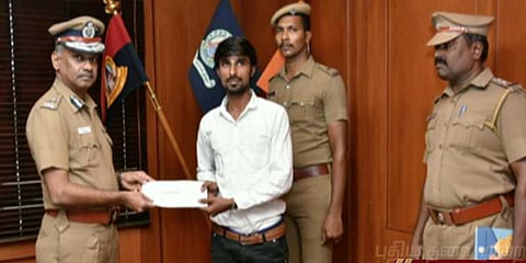 வழிப்பறி கொள்ளையர்களை விரட்டிப் பிடித்த காவலர்: குவியும் பாராட்டு