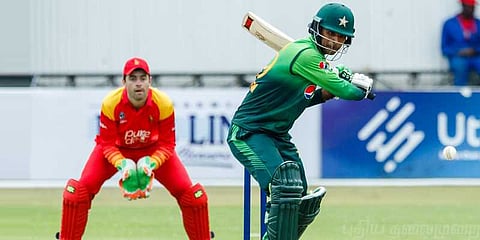 இரட்டை சதம் அடித்த முதல் பாக். வீரர்: குவியும் வாழ்த்து, நனையும் பஹர்!