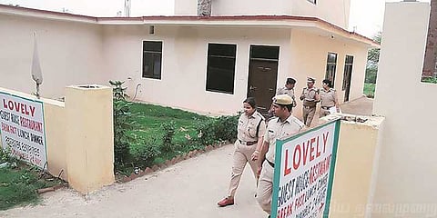 21 வயது பெண்ணை ரூமில் அடைத்து பாலியல் வன்கொடுமை செய்த 50 பேர்!