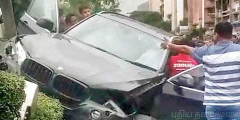வேகமாக சொகுசு காரை ஓட்டி விபத்து: பிரபல நடிகர் கைது!