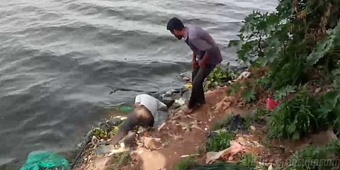 அடையாளம் தெரியாத ஆண் சடலம் குளத்தில் மிதந்தது