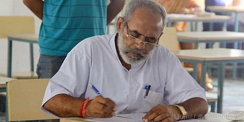 ‘கல்விக்கு வயது தடையில்லை’ - 59 வயதில் கல்லூரிக்கு போகும் எம்.எல்.ஏ