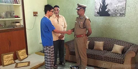 கையை உடைத்த சப்-இன்ஸ்பெக்டர்.. இளைஞரின் வீடு தேடி ஆறுதல் சொன்ன கமிஷனர்..!