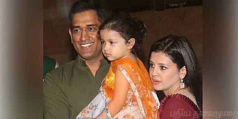 நண்பர்களுடன் தோனியின் 'பாத்ரூம்' அரட்டை !