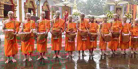 தாய்லாந்து குகையில் இருந்து மீண்ட சிறுவர்கள் திடீர் துறவறம்!