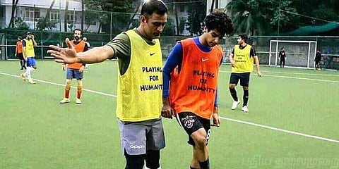 கோல் கீப்பரானார் தோனி !