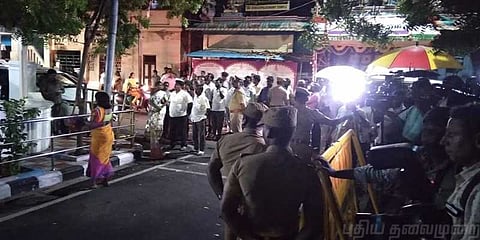 கோபாலபுரத்தில் குவியும் திமுக தொண்டர்கள்