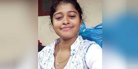 மீன் விற்று படிக்கும் கேரள மாணவிக்கு இலவச வீட்டு மனை!