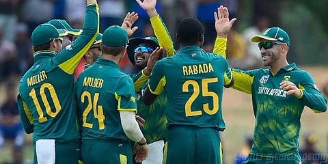 ரபாடா, ஷம்சி மிரட்டல்: 35 ஓவர்களுக்கு சுருண்டது இலங்கை!