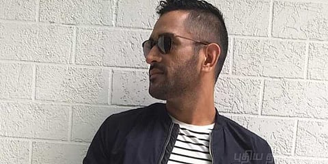 வைரலாகும் தோனியின் புதிய 'ஹேர் ஸ்டைல்' !