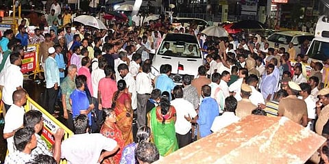 நோயாளிகளுக்கு இடையூறு ஏற்படுத்த வேண்டாம்: ஒலிபெருக்கி மூலம் அறிவுறுத்தல்