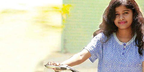 மீன் விற்கும் மாணவியை விமர்சித்த மேலும் ஒருவர் கைது!