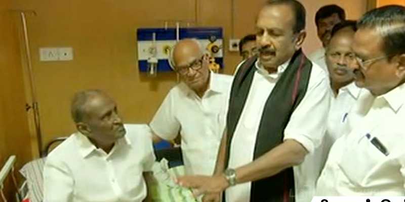தா.பாண்டியனிடம் வைகோ நலம் விசாரிப்பு