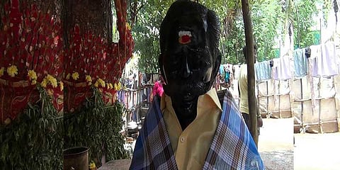 கணவருக்கு சிலை வைத்து வழிபடும் அம்பிகா