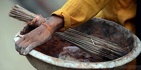 கைகளால் மலம் அள்ளுவதில் உ.பி முதலிடம்: தொடரும் அவலம்