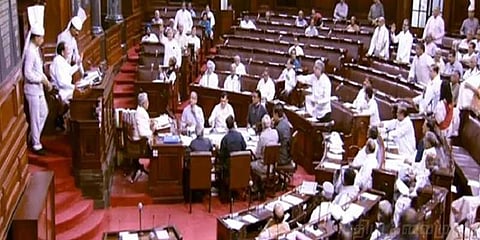 அனல் கிளப்பும் அசாம் பட்டியல் - நாடாளுமன்றத்தில் தொடர் அமளி