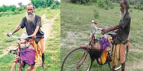 சாதிய கொடுமையால் சைக்கிளில் எடுத்துச் செல்லப்பட்ட பெண் சடலம்