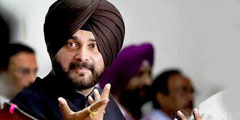 கபில்தேவ், சித்துவை அழைத்தோமா? இம்ரான் கான் கட்சி மறுப்பு!