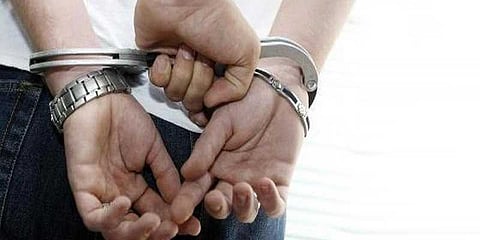 உடற்பயிற்சி ஆசிரியரின் தகாத செயல் ! அதிர்ச்சியடைந்த மாணவிகள்