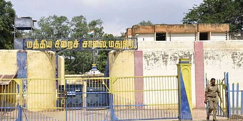 மதுரை மத்திய சிறையில் இருந்து 16 கைதிகள் விடுவிப்பு
