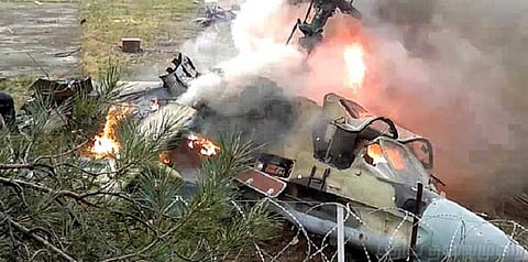 நடுவானில் ஹெலிகாப்டர்கள் மோதி விபத்து - 18 பேர் உயிரிழப்பு