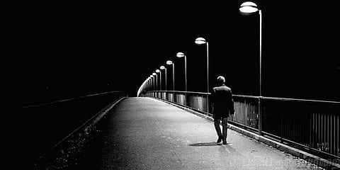 போலீசை மிரட்ட கூவம் ஆற்றில் குதித்த இளைஞர் மாயம்