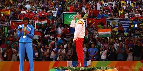 வெள்ளி வென்ற தங்க மங்கை சிந்து