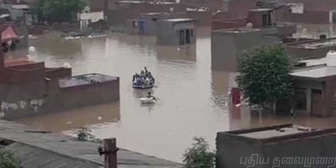 உ.பி.யில் தொடர்மழையால் தேங்கிய வெள்ளம்: மக்கள் அவதி