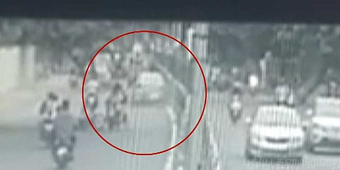 சென்னை சாலையில் தாறுமாறாக ஓடிய கார்.. 2 பேர் உயிரிழப்பு