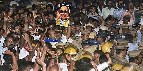 கருணாநிதிக்கு இறுதி மரியாதை.. மு.க.ஸ்டாலின் கண்ணீர் மல்க நன்றி..!