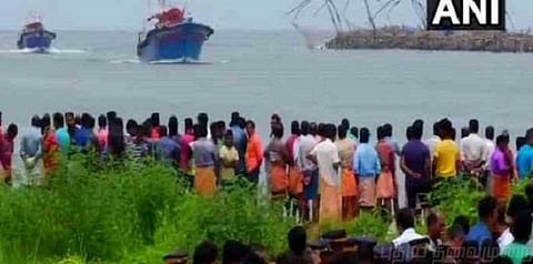 விசைப்படகு மீது கப்பல் மோதி விபத்து: மூன்று மீனவர்கள் உயிரிழப்பு