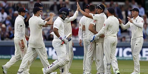 இங்கிலாந்து ஸ்விங் மிரட்டல்: 107 ரன்னுக்கு சுருண்டது கோலி டீம்!