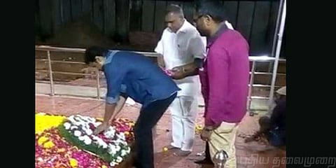 கருணாநிதி நினைவிடத்தில் விஜய் அஞ்சலி