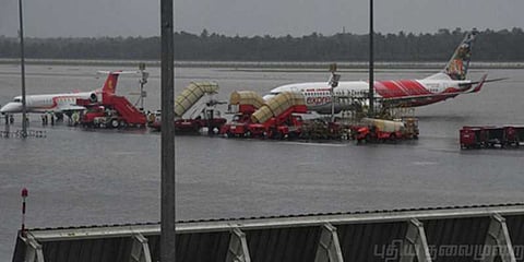 நீரில் மூழ்கிய சர்வதேச கொச்சி விமான நிலையம்