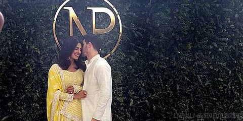 மும்பையில் பிரியங்கா- நிக் திருமண நிச்சயதார்த்த பார்ட்டி!