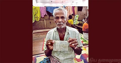 நீந்தியே நிவாரண முகாம் வந்தார்: குடும்பத்தைத் தேடும் 76 வயது முதியவர்!