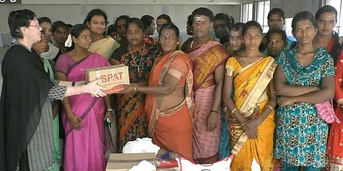 கேரளாவுக்கு உதவிக்கரம் நீட்டிய திருநங்கைகள்