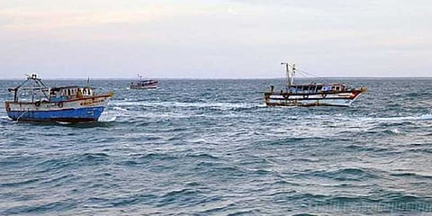 இலங்கை கடற்படையால் 8 தமிழக மீனவர்கள் கைது