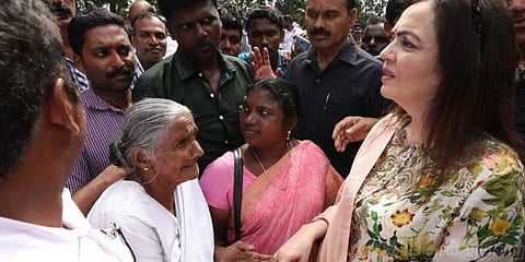 கேரளாவிற்கு நீட்டா அம்பானி 50 கோடிக்கு நிவாரணப் பொருட்கள்..!