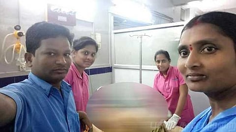 நடிகர் ஹரிகிருஷ்ணா சடலத்துடன் செல்ஃபி: மருத்துவமனை ஊழியர்கள் நீக்கம்!