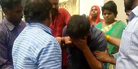 3-ஆம் வகுப்பு மாணவிக்கு பாலியல் தொல்லை.. ஆசிரியருக்கு தர்ம அடி