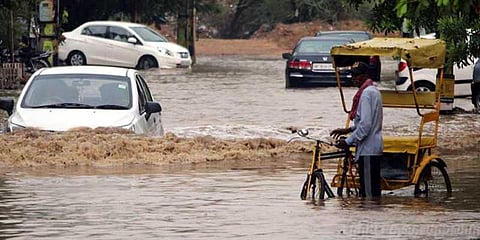 வெள்ளத்தில் மிதக்கும் உ.பி மற்றும் உத்தராகண்ட்... மக்கள் அவதி