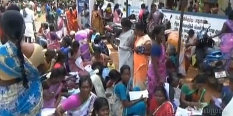 அனைத்து பெண்களுக்கும் முத்ரா கடன் : வதந்தியால் குவிந்த பெண்கள்