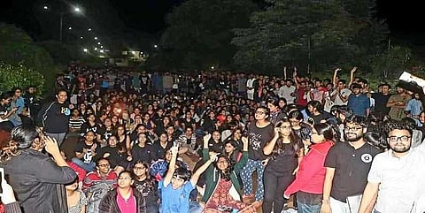 ஹிதயதுல்லா பல்கலைக் கழக மாணவர் போராட்டம் - காரணம் என்ன?