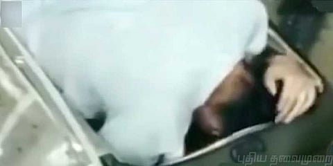 சூட்கேஸில் ஒளிந்து தப்பிக்க முயன்ற இளம்பெண் !