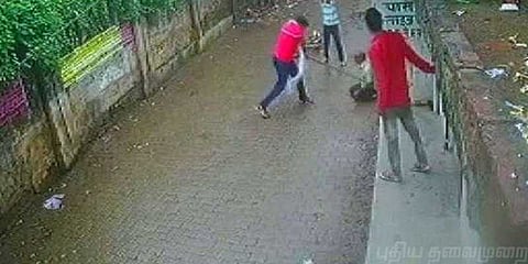 சப்-இன்ஸ்பெக்டரை சாகும் வரை தாக்கிய கும்பல்..!